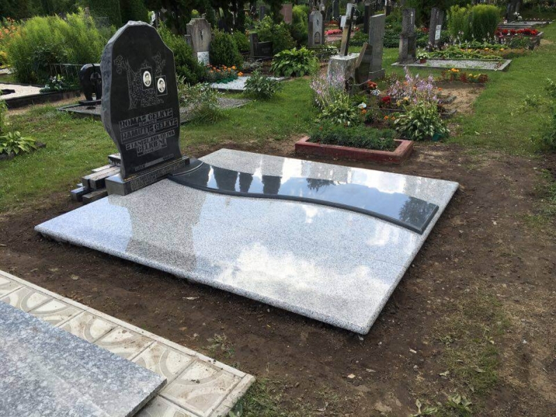 Grave covering KD001