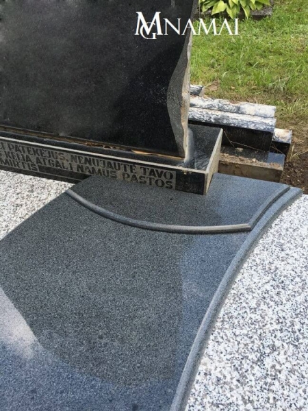 Grave covering KD027